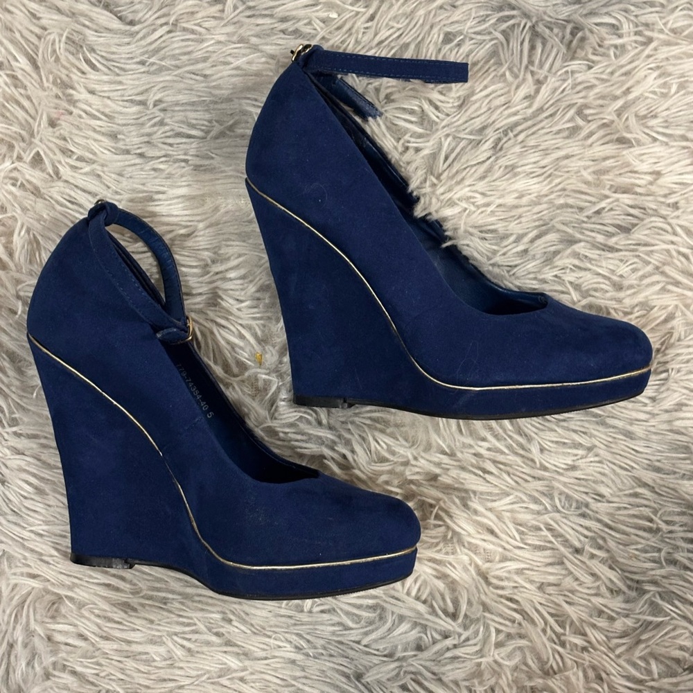 Chic Navy Wedge Heels